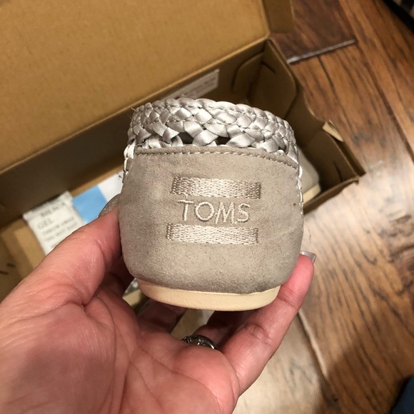 TOMS - Picture 2 of 2